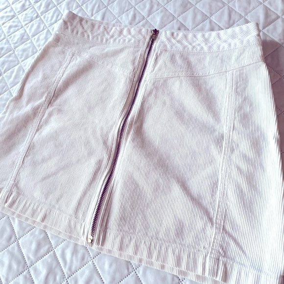 Cute white corduroy skirt - Picture 2 of 5